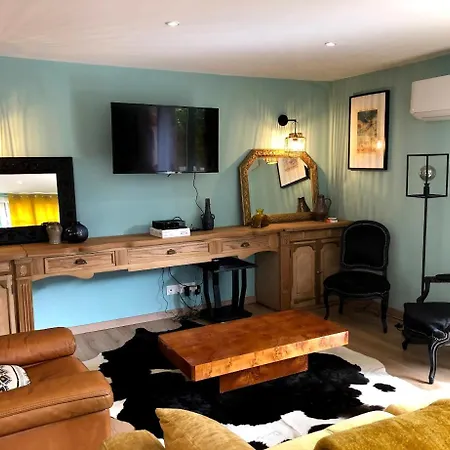 De La Maison Du Haras بيت للعطل