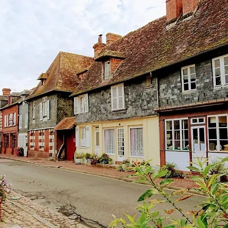 De La Maison Du Haras بيت للعطل