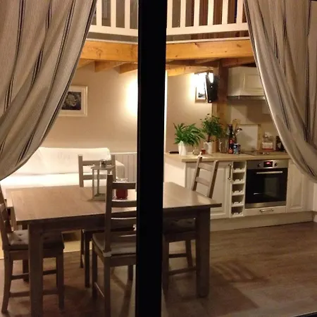 بيت للعطل De La Maison Du Haras